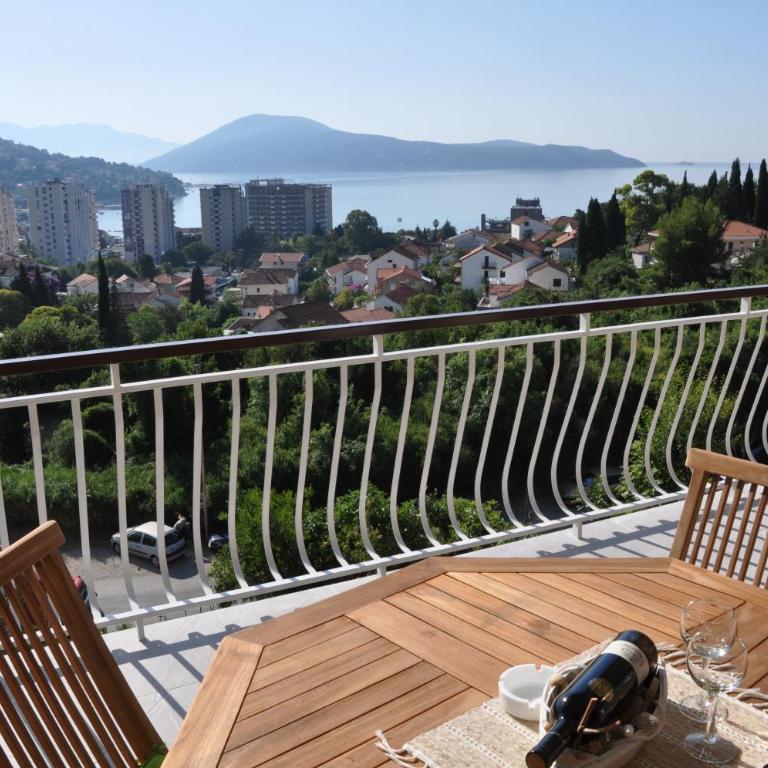 Apartments La Dolce Vita - Apartment with Balcony - 38