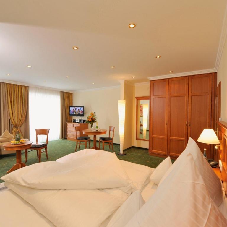 Hotel Schweizer Hof Thermal und Vital Resort - Deluxe Junior Suite in Villa - 7