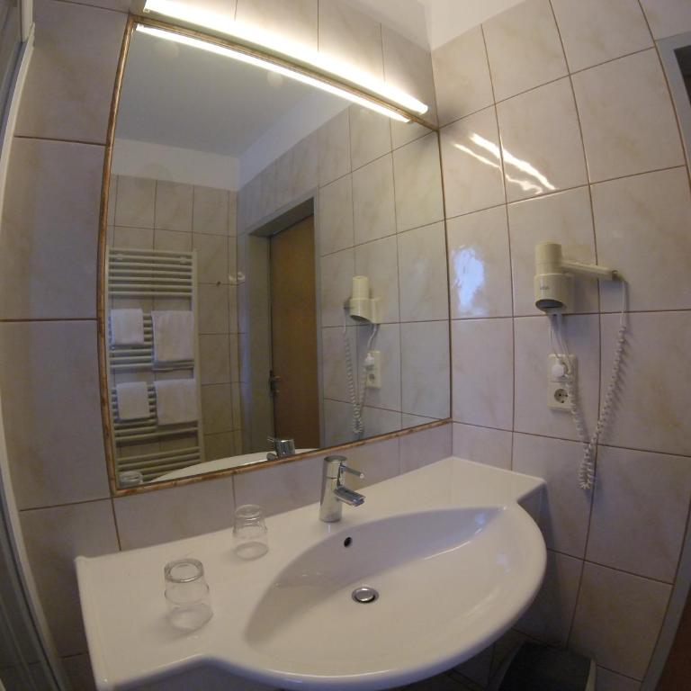 Gasthof Zum Lindenhof - Doppelzimmer mit Balkon - 6