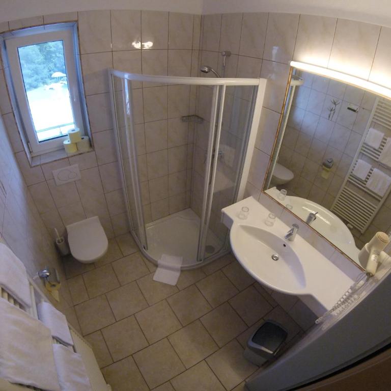 Gasthof Zum Lindenhof - Doppelzimmer mit Balkon - 7