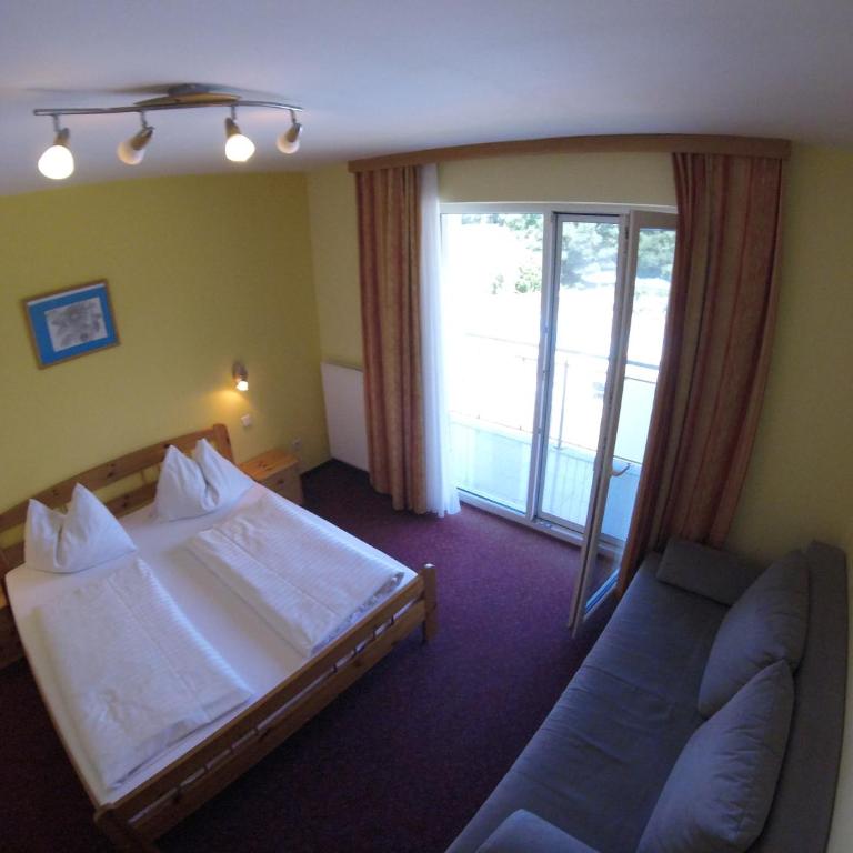 Gasthof Zum Lindenhof - Doppelzimmer mit Balkon - 11