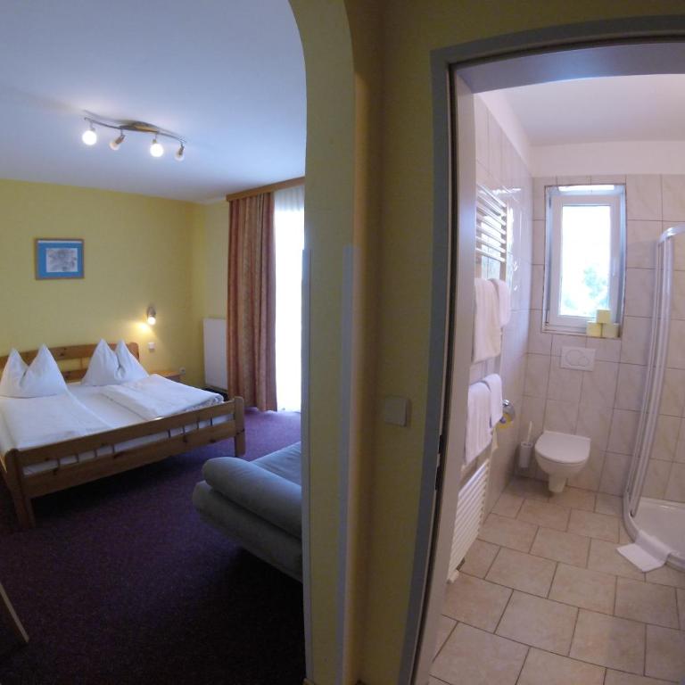 Gasthof Zum Lindenhof - Doppelzimmer mit Balkon - 4