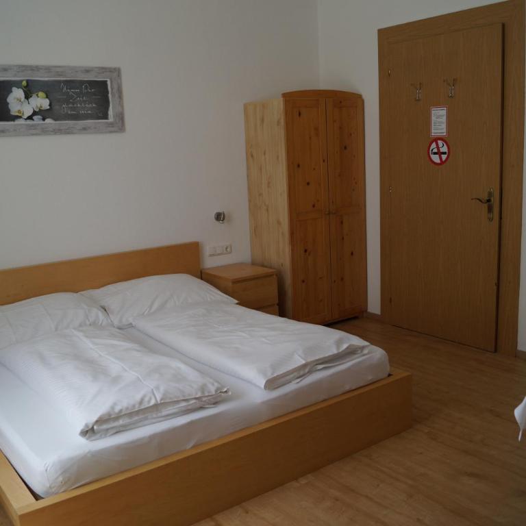 Hotel "Wilder Mann" - Doppelzimmer mit eigenem Bad - 9