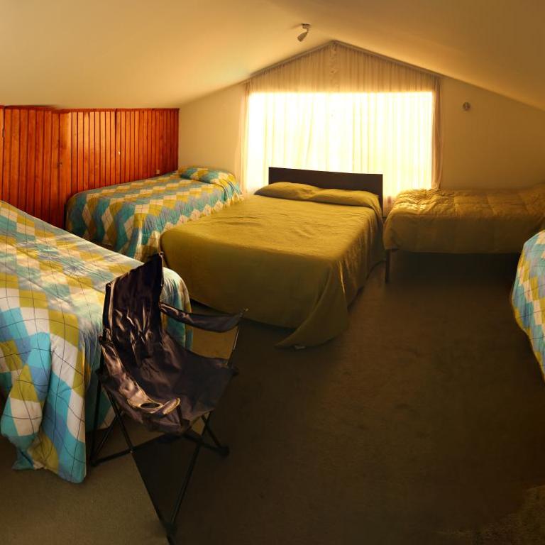 Sandy Point Hostal - Family Room with Shared Bathroom - 3