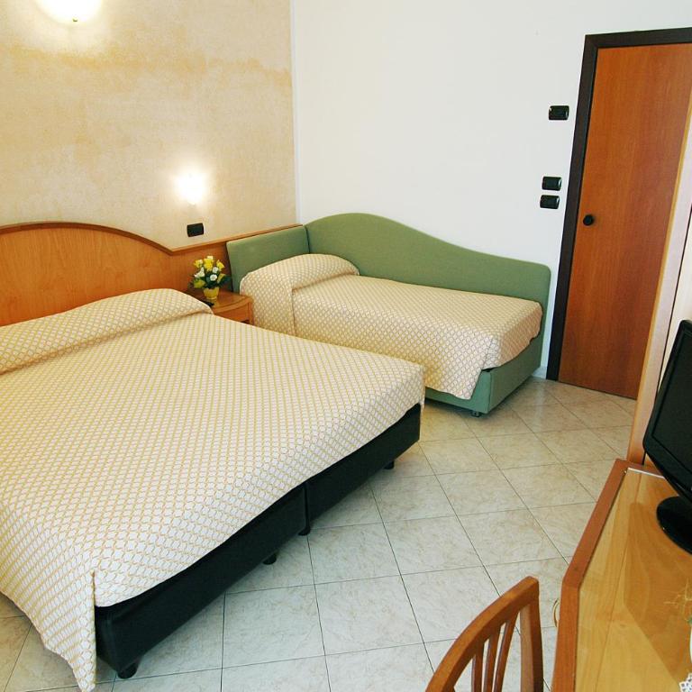 Hotel Adele - Camera Tripla con Balcone - 7