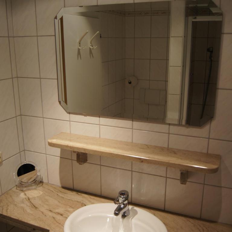 Gästehaus Alpina - Apartment mit 2 Schlafzimmern mit Balkon und Terrasse - 2