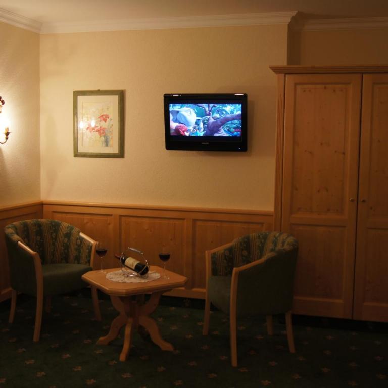 Gästehaus Alpina - Apartment mit 2 Schlafzimmern mit Balkon und Terrasse - 1