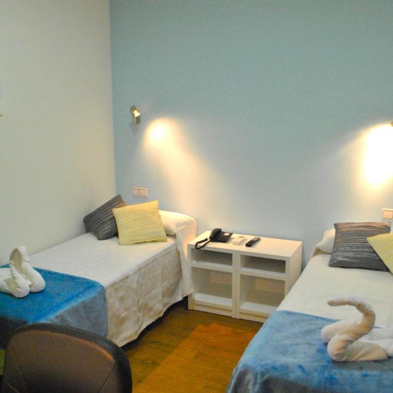 Madrid City Rooms - Twin Room with Private Bathroom - 3