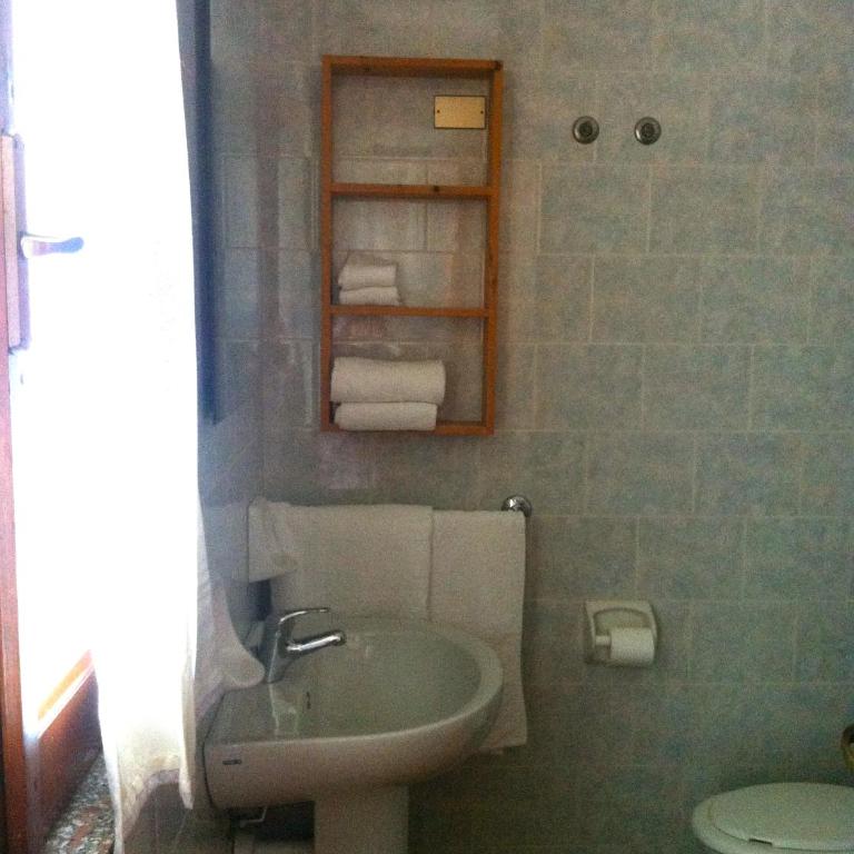 B&b Sa Domo - Camera Matrimoniale/Doppia con Letti Singoli con Bagno Privato - 10