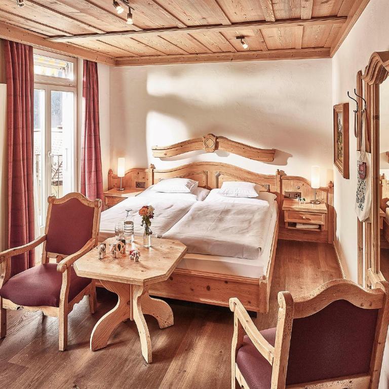 Hotel Schönegg - Superior Doppelzimmer mit Balkon und Bergblick - 1