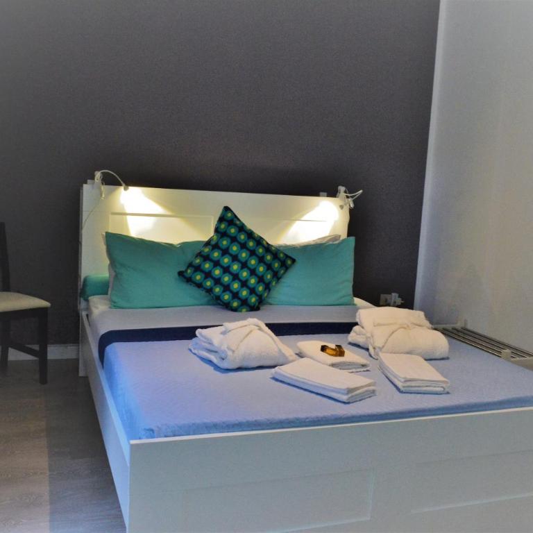 Dietro al Massimo - Camera Deluxe con Bagno Privato Esterno (2 Adulti + 1 Bambino) - 1
