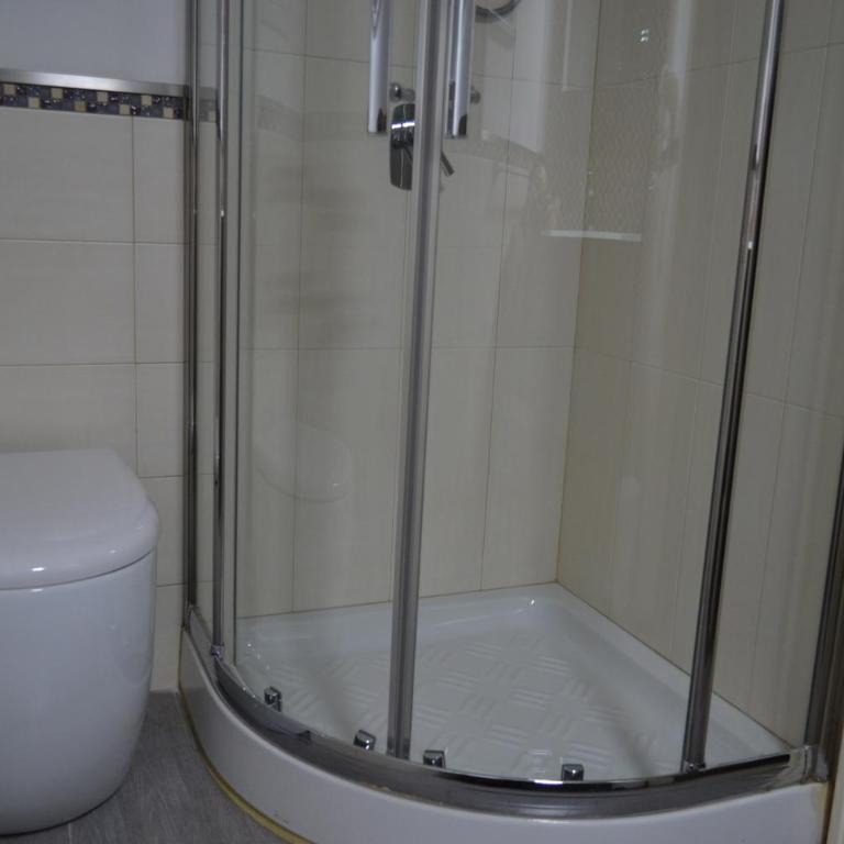 Dietro al Massimo - Camera Familiare con Bagno in Comune - 8