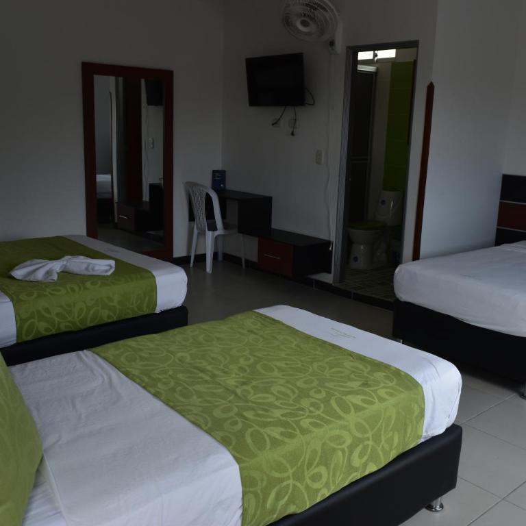Hotel El Principe Sede Campestre - Habitación Cuádruple Estándar - 1