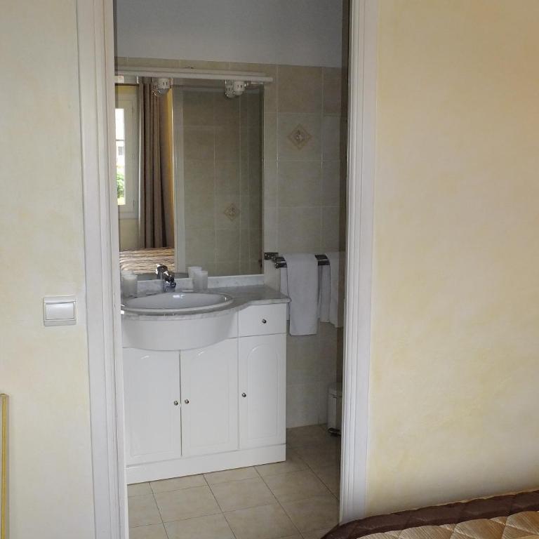 Hotel du Bosquet - Chambre Double ou Lits Jumeaux Supérieure - 1