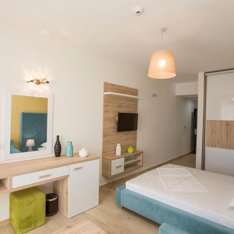 Hotel Ulliri & SPA - Dvokrevetna Soba sa Bračnim Krevetom i Balkonom - 17