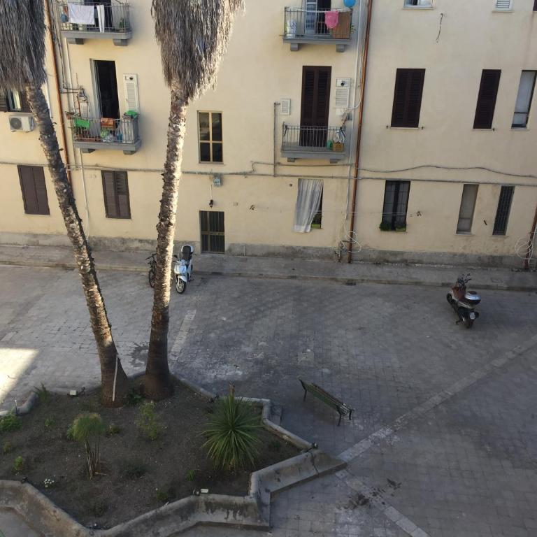 Al.Fa - Three-Bedroom House - 14
