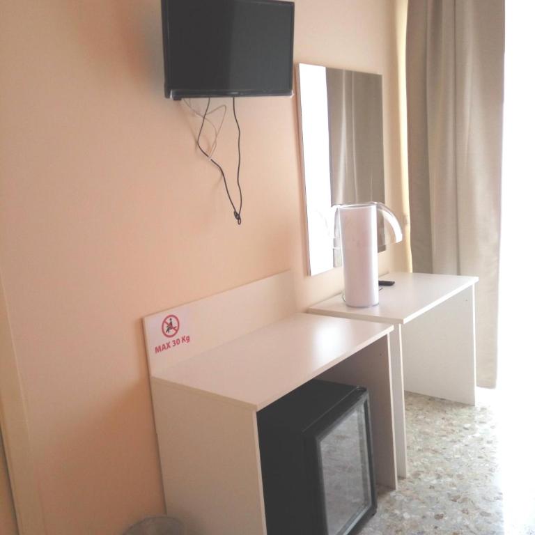 Michelangelo Rooms - Economy Double Room with Balcony - 2