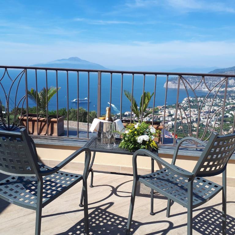 Hotel La Vue d'Or - Deluxe Double Room with Terrace and Sea View - 7
