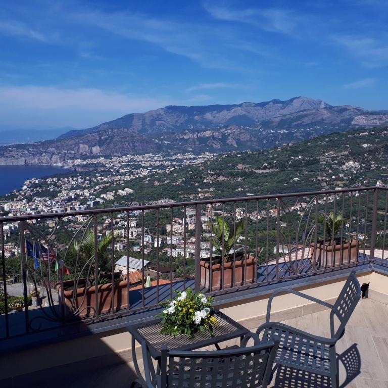 Hotel La Vue d'Or - Deluxe Double Room with Terrace and Sea View - 6