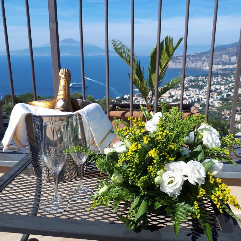Hotel La Vue d'Or - Deluxe Double Room with Terrace and Sea View - 3