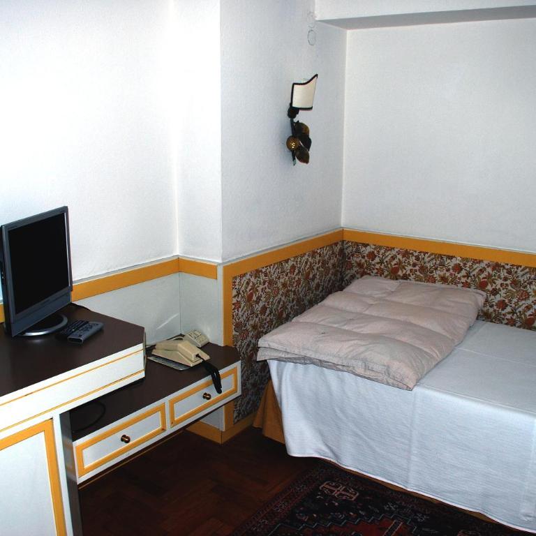 Hotel De La Poste - Camera Tripla Standard - 5