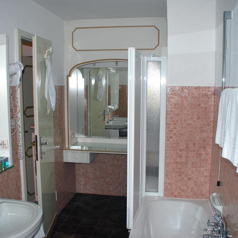 Hotel De La Poste - Camera Tripla Standard - 7