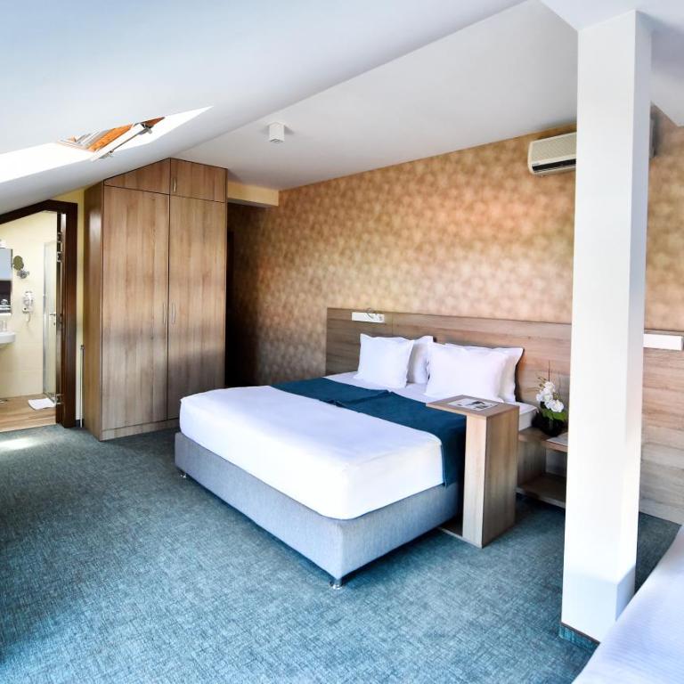 Garni Hotel Mint - Trokrevetna Soba s Parkingom - 4