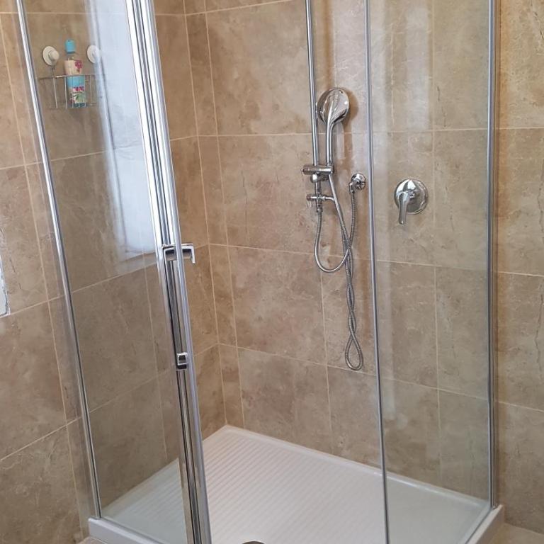 Bed And Breakfast Corticella 24 - Camera Doppia con Letti Singoli con Bagno Privato - 11