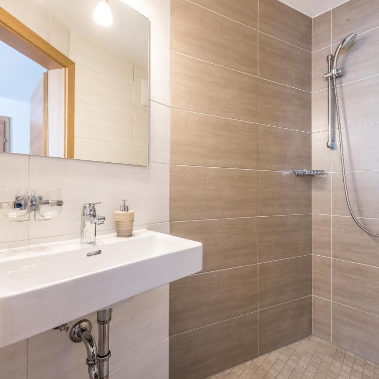 Appartements Sulzer by we rent, SUMMERCARD INCLUDED - Apartment mit 2 Schlafzimmern und Balkon - 11
