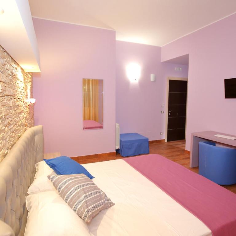 Charme Rooms - Camera Matrimoniale Deluxe con 1 Letto Supplementare - 5