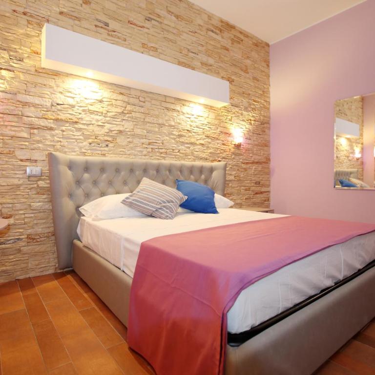 Charme Rooms - Camera Matrimoniale Deluxe con 1 Letto Supplementare - 6