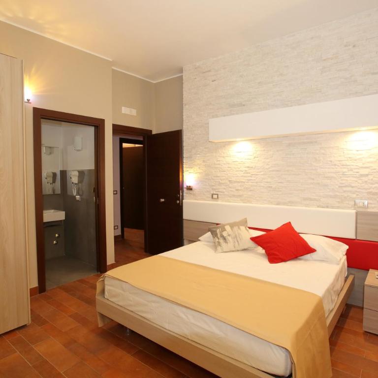 Charme Rooms - Camera Tripla Deluxe con Vista Mare - 6