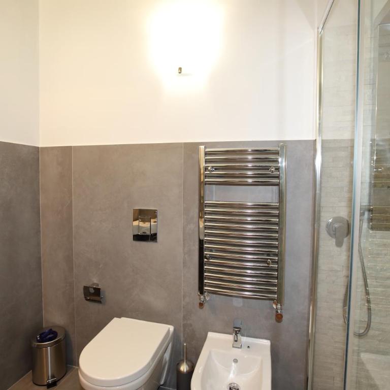 Charme Rooms - Camera Matrimoniale Deluxe con 1 Letto Supplementare - 9