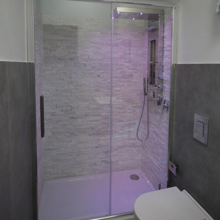 Charme Rooms - Camera Matrimoniale con Bagno Privato - 8