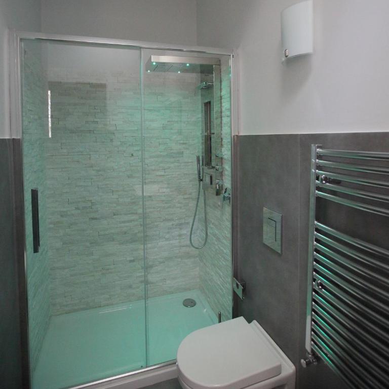 Charme Rooms - Camera Matrimoniale con Bagno Privato - 7