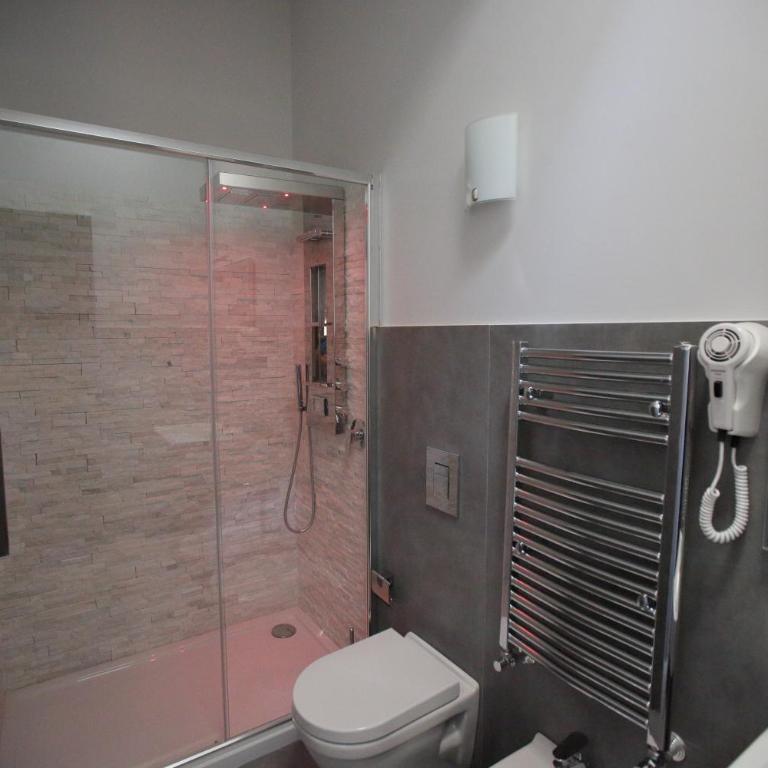 Charme Rooms - Camera Matrimoniale con Bagno Privato - 10