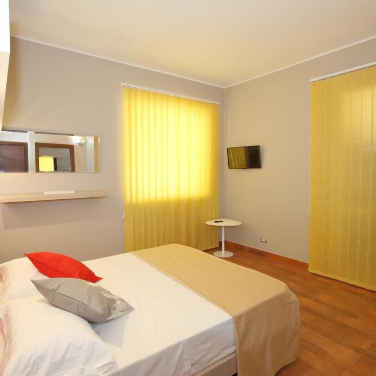Charme Rooms - Camera Tripla Deluxe con Vista Mare - 10