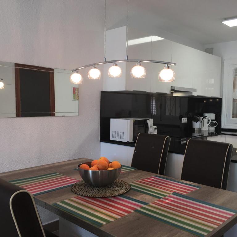 Vista Bahia II Apartments- top floor with balcony views & ground floor with garden and BBQ - Apartment - Ground Floor - 26
