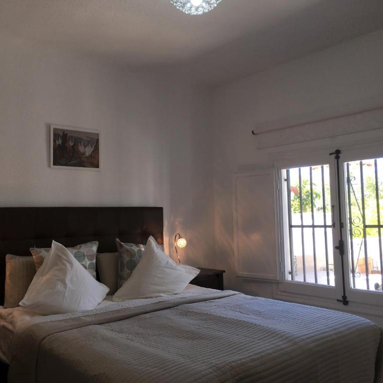 Vista Bahia II Apartments- top floor with balcony views & ground floor with garden and BBQ - Apartment - Ground Floor - 30