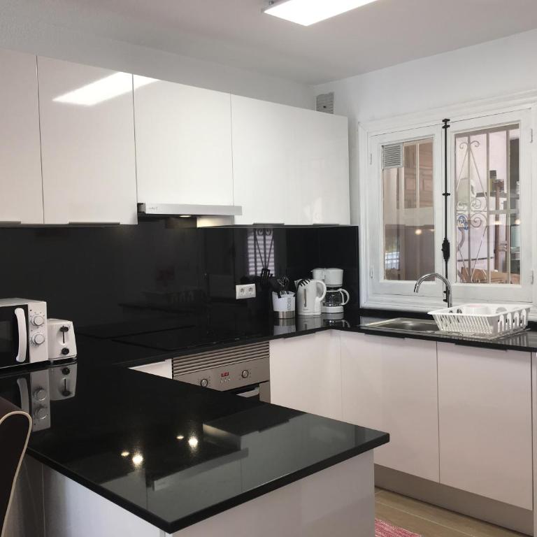 Vista Bahia II Apartments- top floor with balcony views & ground floor with garden and BBQ - Apartment - Ground Floor - 28
