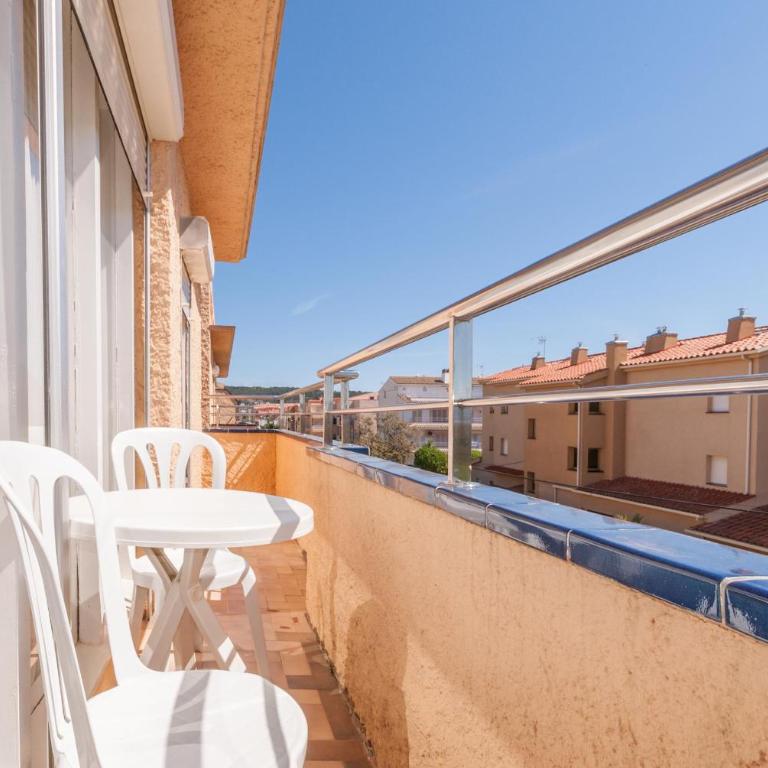 Apartaments Fincasol - Two-Bedroom Apartment with Balcony - 8