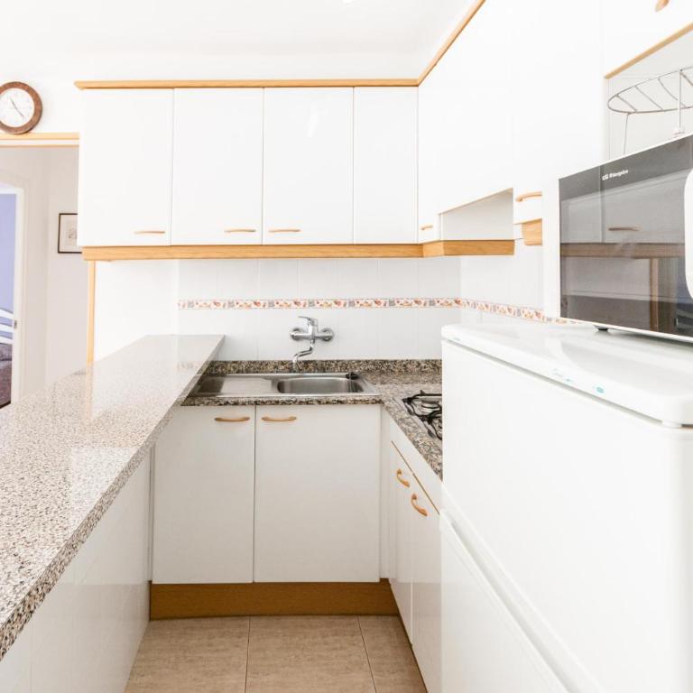 Apartaments Fincasol - Two-Bedroom Apartment with Balcony - 14