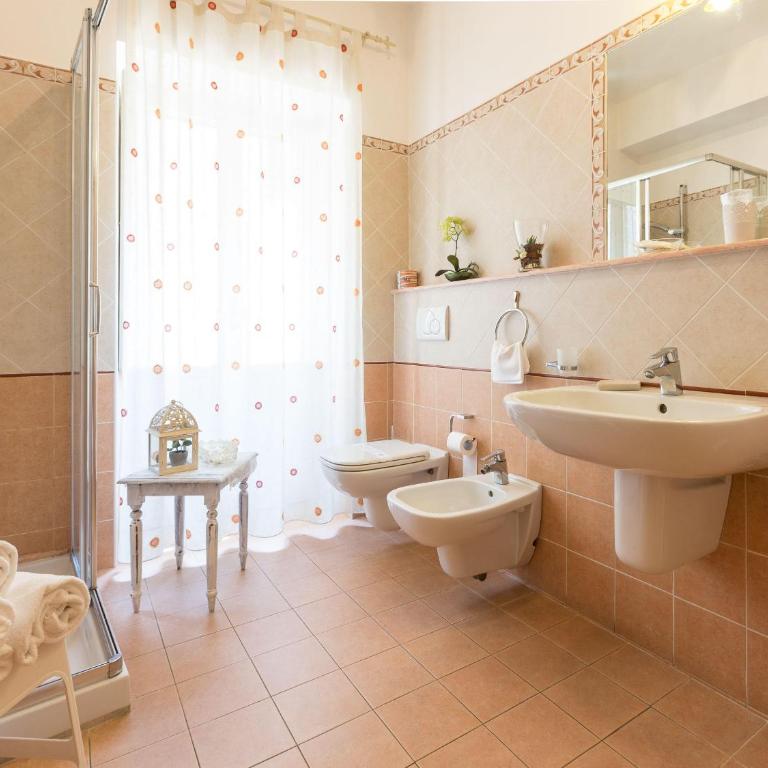 Hotel Lieto Soggiorno - Camera Matrimoniale con Bagno Privato - 2