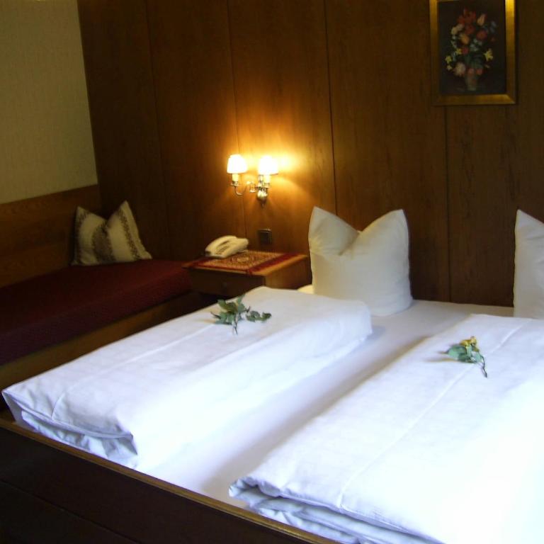 Pension Mühlbachhof - Dreibettzimmer mit Balkon - 2