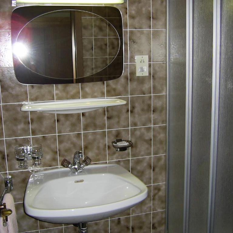 Pension Mühlbachhof - Dreibettzimmer mit Balkon - 4