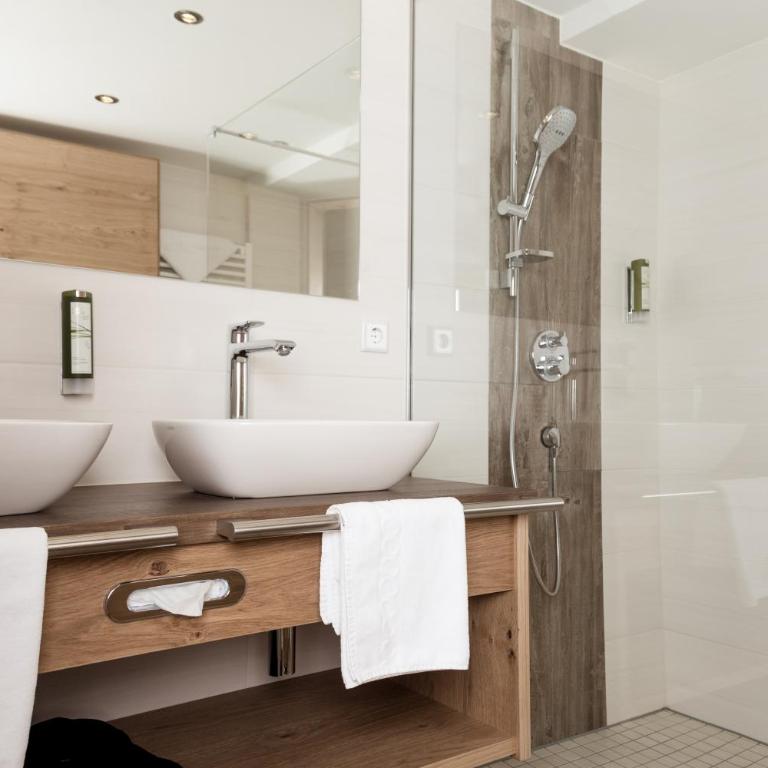 Hotel Tauernhof I Zell am See-Kaprun Sommerkarte inklusive - Suite mit Balkon - 5