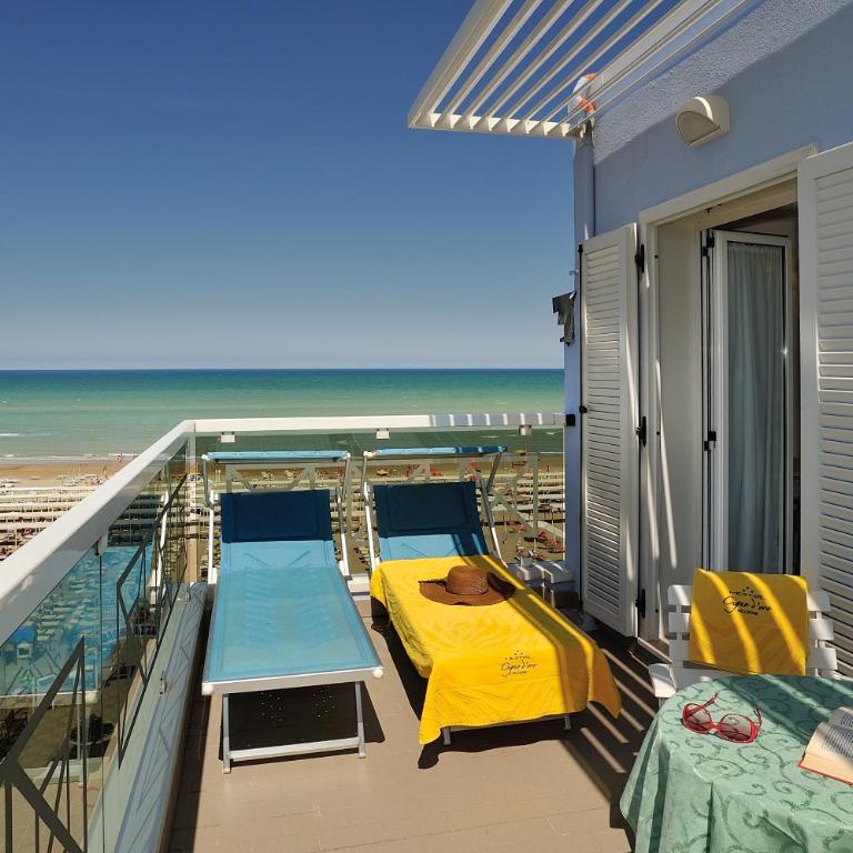 Hotel Cigno D'Oro - Quadruple Room with Sea View - 2