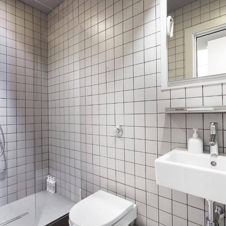 DestinationBCN - Universitat Rooms - Interior Single room with Shared Bathroom (I) - 1