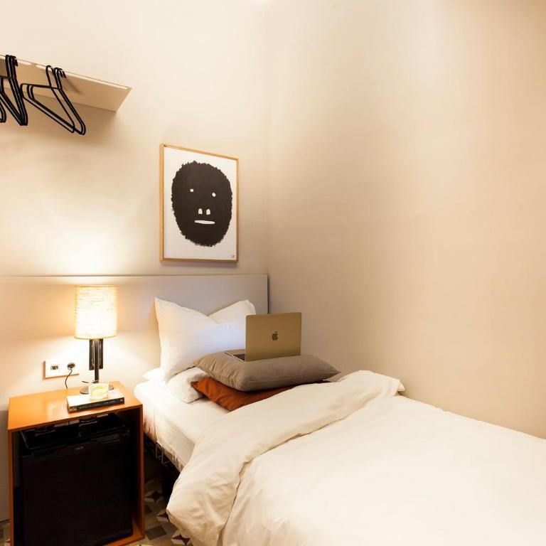 DestinationBCN - Universitat Rooms - Interior Single room with Shared Bathroom (I) - 3