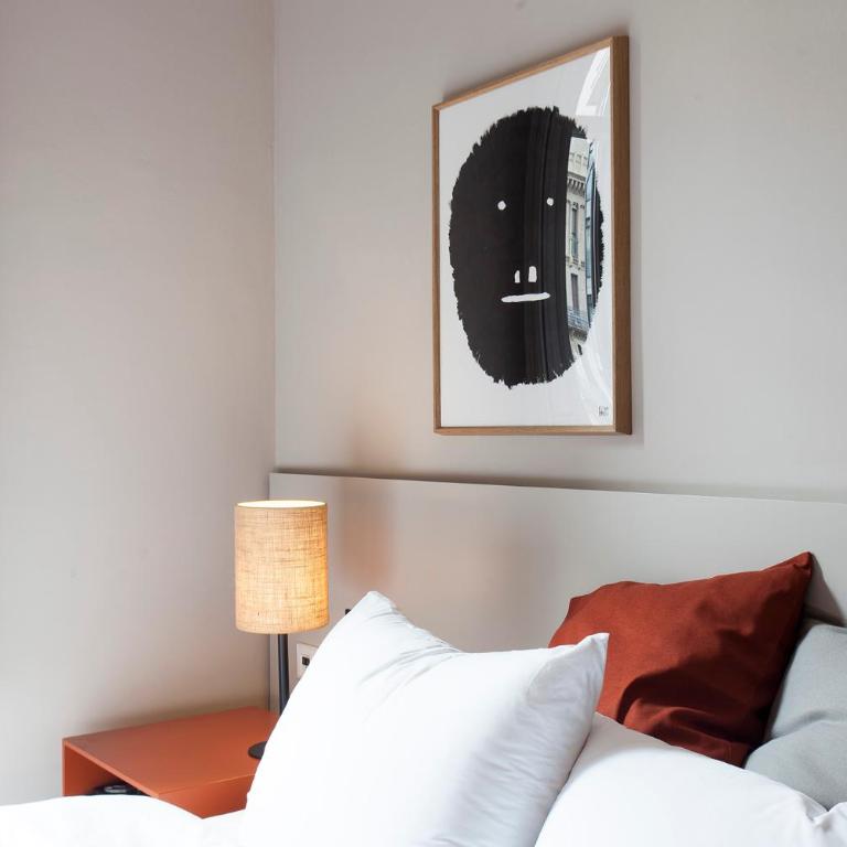 DestinationBCN - Universitat Rooms - Single Room with Balcony, Street view - 9